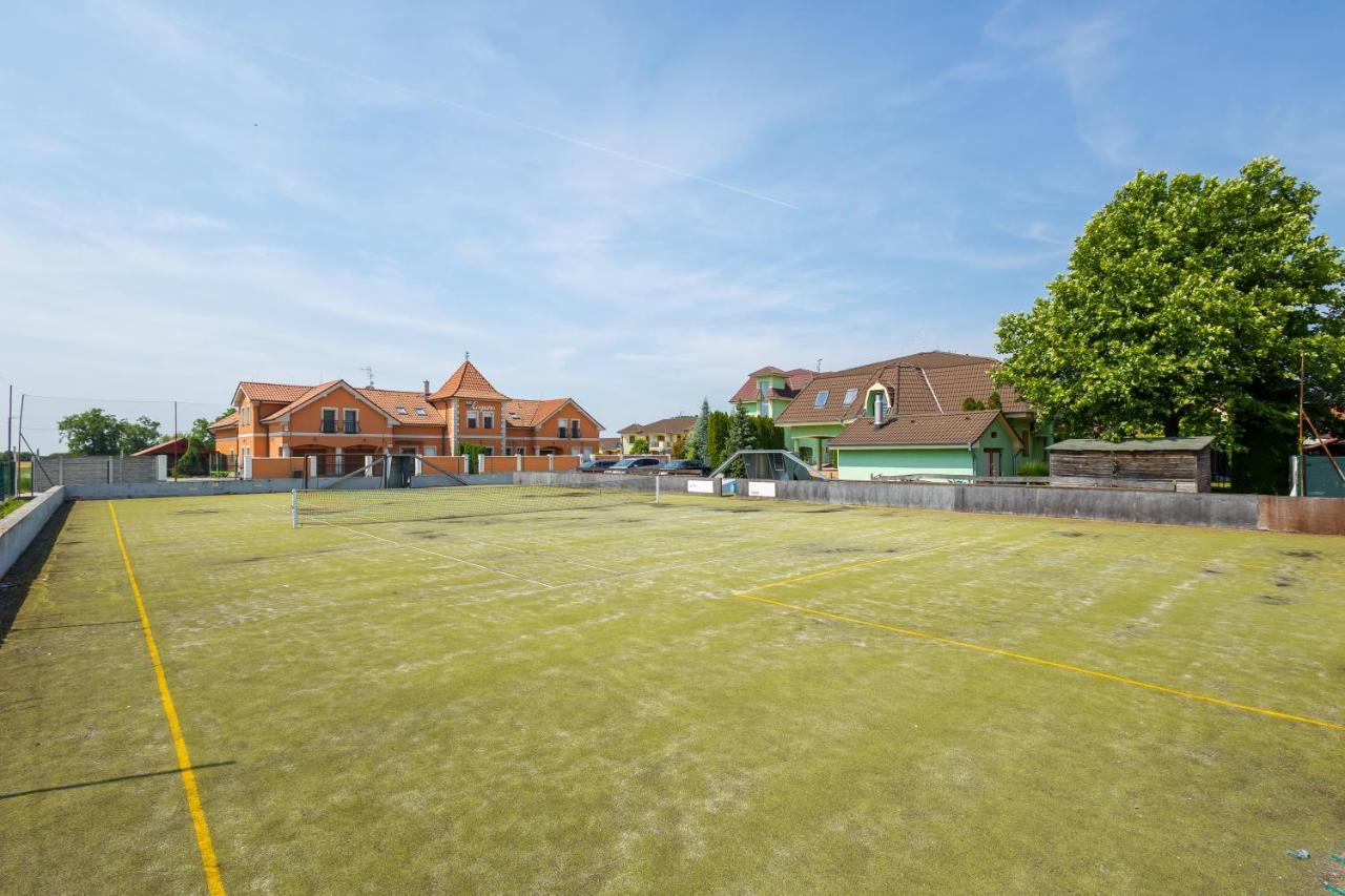 Pensionbb Velky Meder Exterior photo